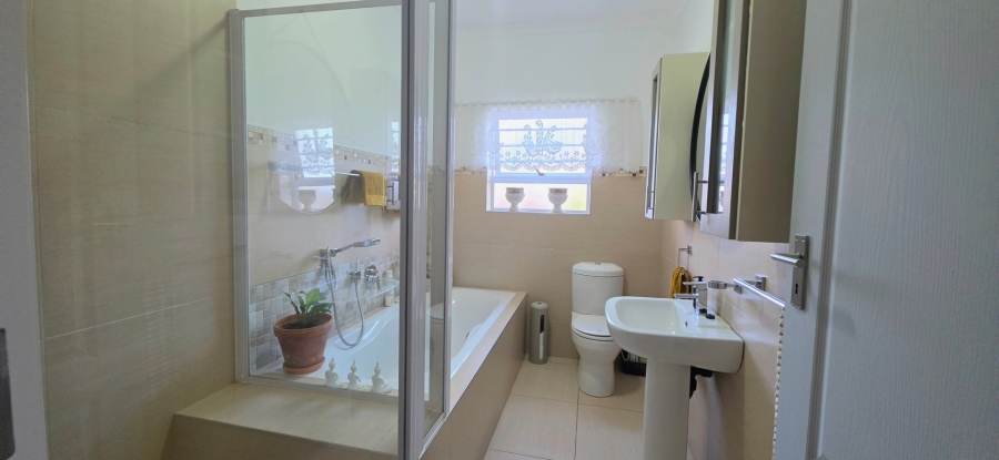 4 Bedroom Property for Sale in Country Club Western Cape